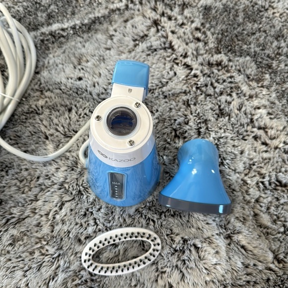 NWT Kazoo Hand Held Mini Clothes Steam Iron 100 ML 600 Watt Blue Travel Easy Use - Picture 3 of 7